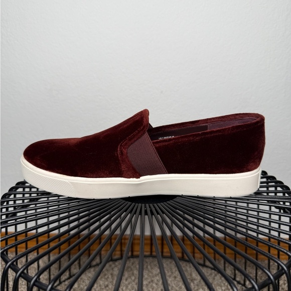 Vince Blair Velvet Slip On Shoes Red Size 7.5 - Picture 6 of 9